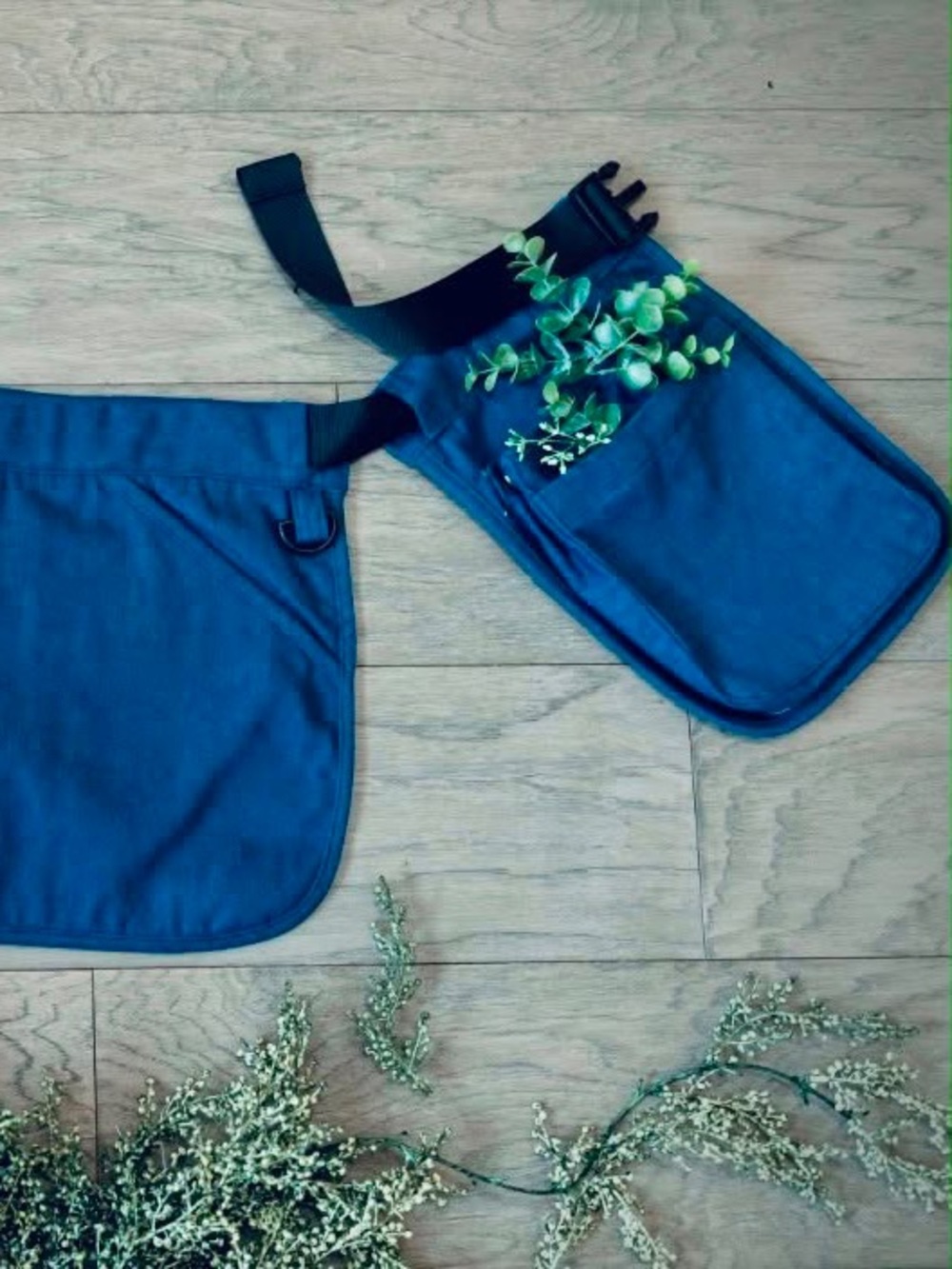 Women's Denim Buckle Waist Apron - Picture 5 of 5
